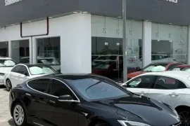 2017, Tesla, Model S, Oman